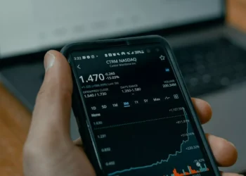 “The Power of Economía: Fueling Society’s Growth and Progress”