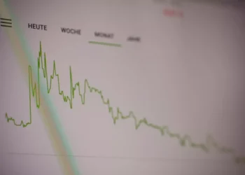 “Exploring Economía: Beyond Stocks and GDP Growth Rates”