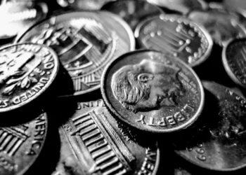 “The Power and Impact of Economía in Our Lives”