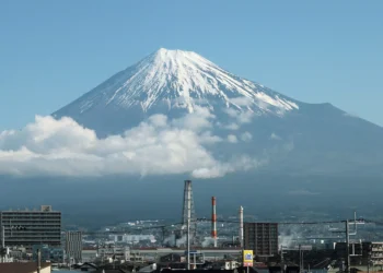Tokyo skyscraper demolished for blocking Mount Fuji view
