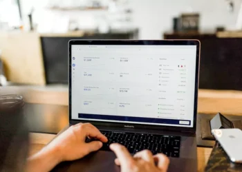 “Demystifying Finanzas: Simplifying the World of Finance”