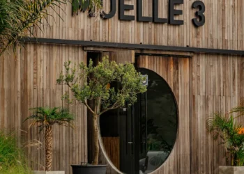 “The Evolution of Economía: From Barter to Modern Finance”