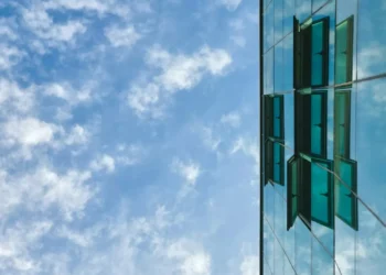 “Embracing Economía: My Positive Experience with the Economy”