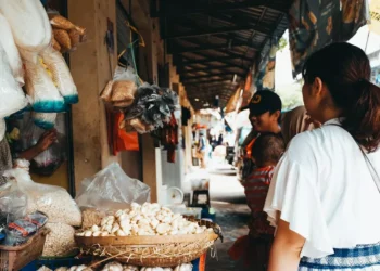 “The Impact of Economía on Our Daily Lives”