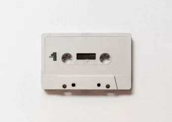 “The Unifying Power of Música: Bridging Cultures Through Melodies”