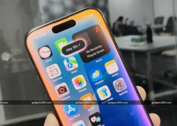 Apple’s Siri Chief Said to Acknowledge AI Delays, Promise Fixes