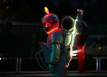 Turkish ‘astronaut man’ raises water awareness with recycled costume