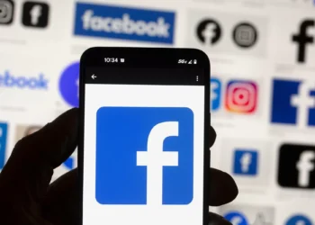 Letters: Parents must not abdicate responsibility to social media