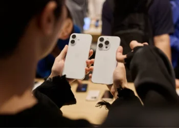 iPhone 16 Pro Max, iPhone 15, MacBook Air (M4) and More Get Discounts During Vijay Sales Apple Days Sale