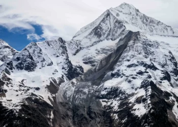 Climate change drives deadly glacier collapses worldwide