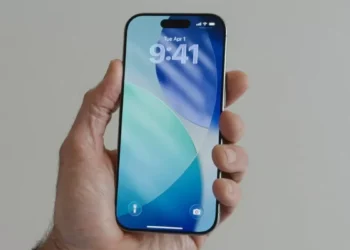 iPhone 17 to Feature Slightly Larger Display Than iPhone 16, Tipster Claims