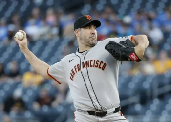 SF Giants fall to Pirates as Rodríguez blows first save as closer