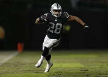 Ex-NFL running back Doug Martin dies in Oakland police custody, sources say