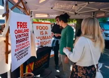 Alameda County food bank partners with vintage store to offer free totes with donations