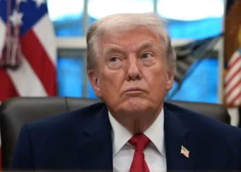 Trump threatens tariffs on any country selling oil to Cuba, a move that puts pressure on Mexico