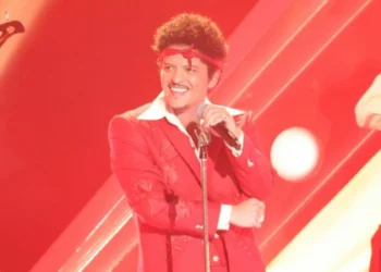 Bruno Mars Returns to Grammys Stage to Perform Reigning No. 1 Hit ‘I Just Might’