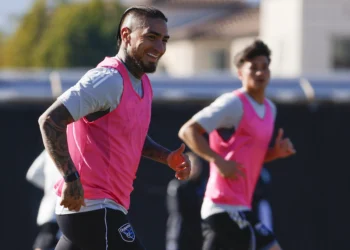 Quakes loan star striker Arango to Colombian side