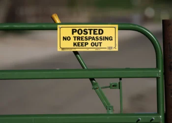 Letters: Fight over gate raises questions of government service