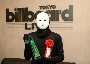 Uketsu Talks ‘Strange Maps’ Topping Inaugural Billboard Japan Book Chart, Musical Influences & Writing for ‘One Reader’: Interview