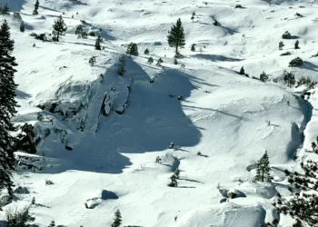 Tahoe-area avalanche may have buried skiers