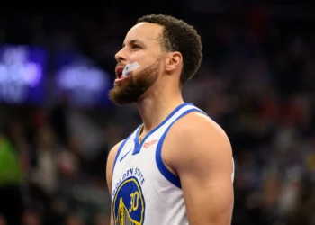 Warriors expect Steph Curry to miss more time with knee injury